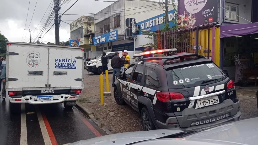 Policial militar mata mulher e sobrinho em Porto Alegre; polícia investiga — Foto: Juliano Castro/RBS TV
