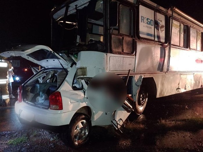 Gol e ônibus colidiram frontalmente na RS-332, em Tapera Comando Rodoviário da Brigada Militar / Divulgação