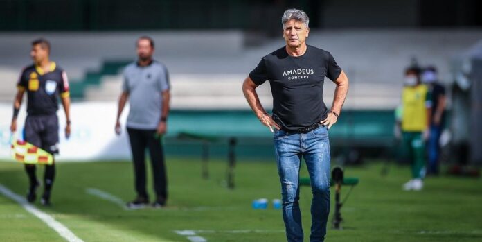 Renato Portaluppi completou 400 jogos no Grêmio no empate contra o Coritiba, no estádio Couto Pereira. Foto: Lucas Uebel/Grêmio FBPA