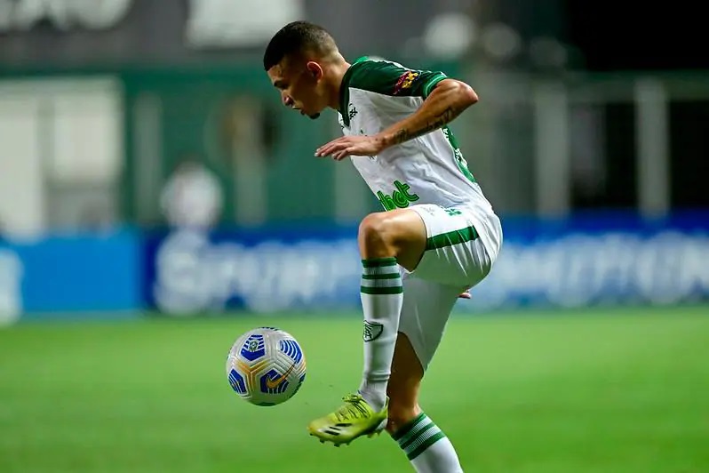 Marlon foi titular contra o Palmeiras — Foto: Mourão Panda / América