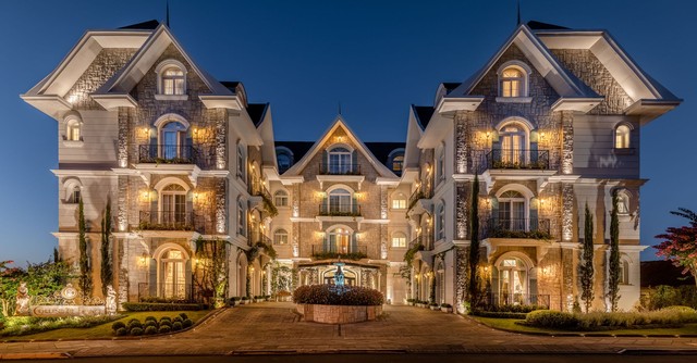 Fachada do Hotel Colline de France, em Gramado, é inspirada na arquitetura de hotéis da França — Foto: Felipe Valduga/Divulgação