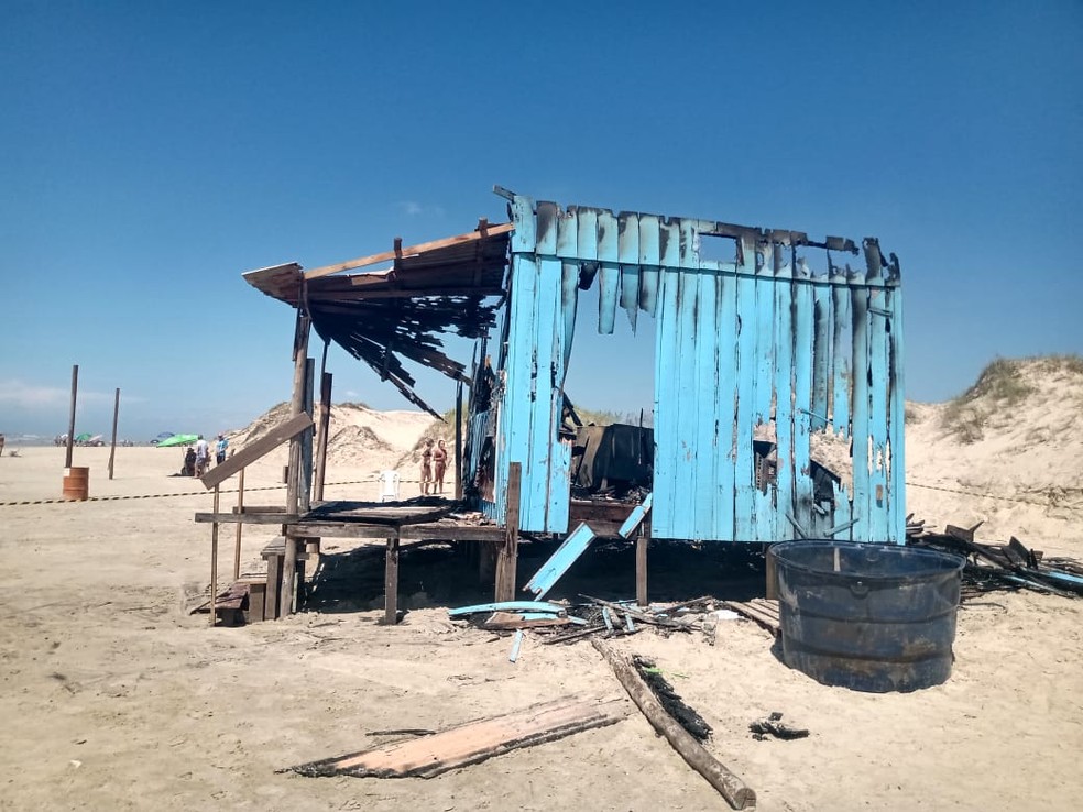 Fogo que vitimou criança teria começado por volta das 10h deste sábado (13) — Foto: Divulgação / Brigada Militar