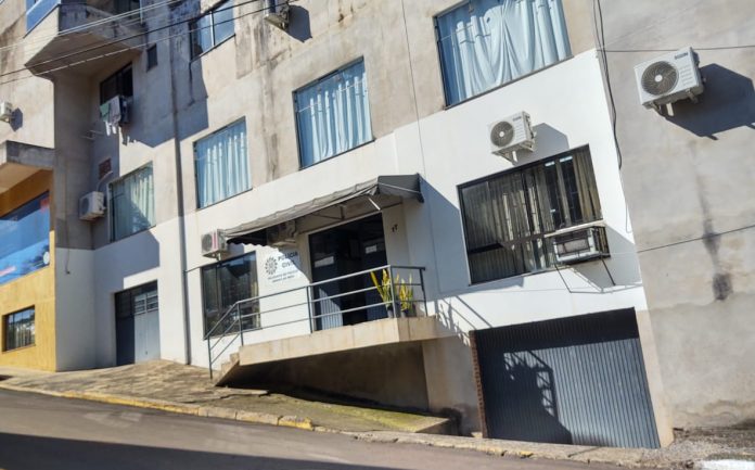 O investigado se apresentou na sede da Polícia Civil, em Arroio do Meio (Foto: Polícia Civil)