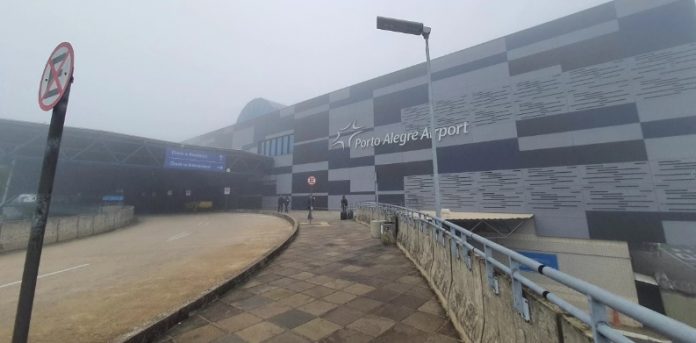 Forte neblina atrasa voos no Salgado Filho, em Porto Alegre | Foto: Guilherme Almeida