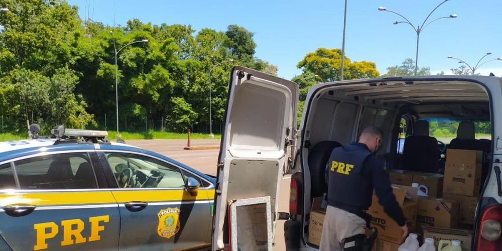 Homem de 26 anos, natural de Passo Fundo, estava transportando os produtos químicos de forma clandestina, da fronteira da Argentina até a sua cidade natal | Foto: PRF / Divulgação / CP