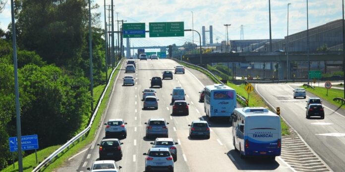 Movimento se intensificou na Freeway no fim da tarde desta terça-feira | Foto: Fabiano do Amaral / CP