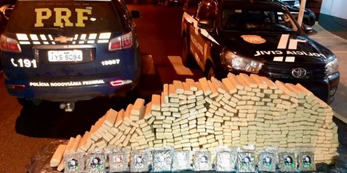 Sete quilos de skunk também foram recolhidos | Foto: PRF / Divulgação / CP