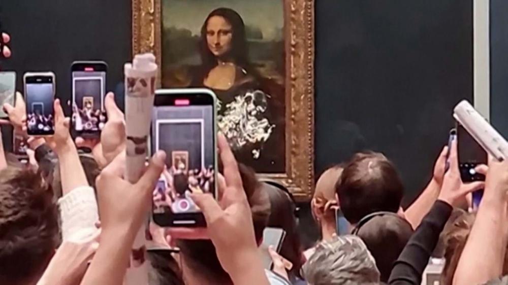 Mona Lisa sai ilesa de ataque com torta