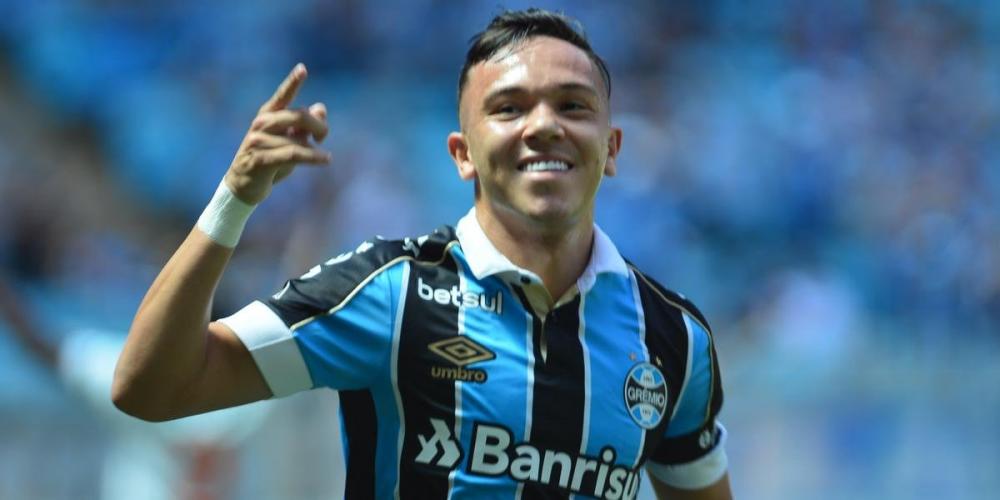 Pepê seguirá no Grêmio até o dia 1º de junho, dia que abre a janela de transferências para a Europa | Foto: Guilherme Testa