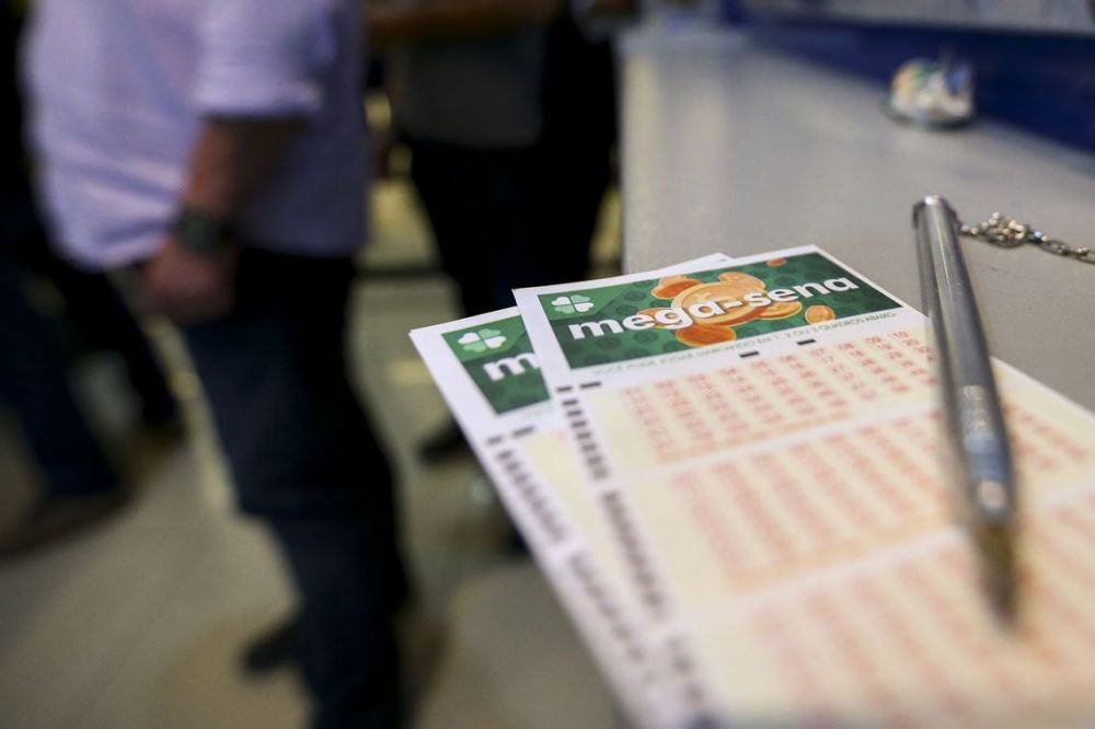 Aposta simples da Mega-Sena custa R$ 4,50 - (Foto: Agência Brasil/Arquivo)