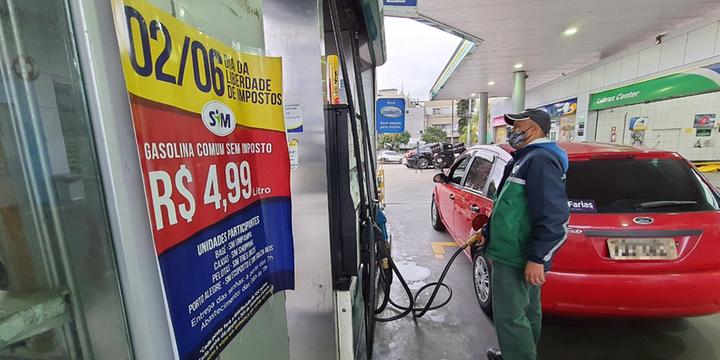 Postos de gasolina na Capital tiveram gasolina a R$ 4,99 | Foto: Guilherme Almeida