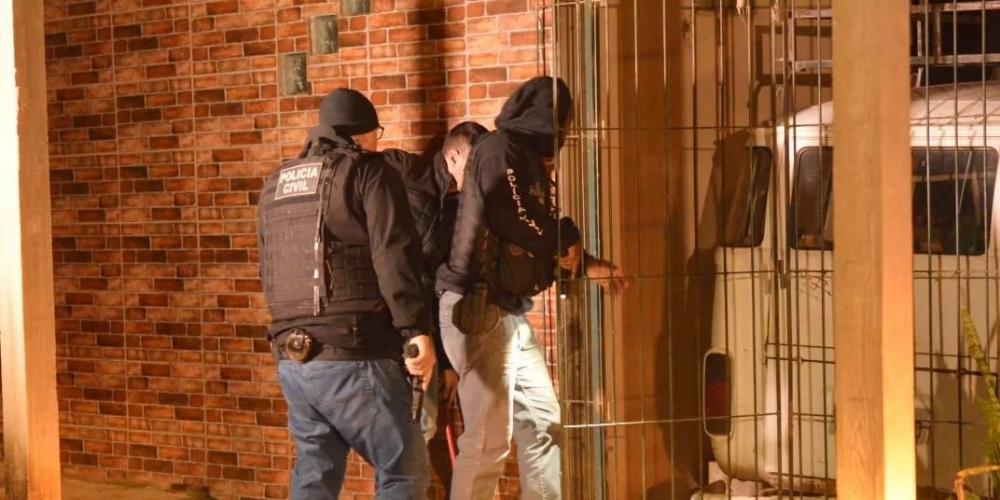 Houve o cumprimento de quatro ordens judiciais no bairro Restinga | Foto: PC / Divulgação / CP