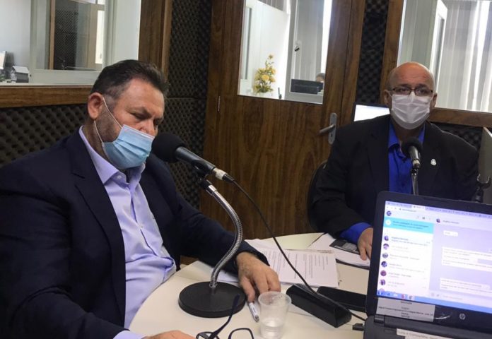 Prefeito Elmar Schneider e secretário da Saúde, Celso Kaplan (Foto: Luan Santos)