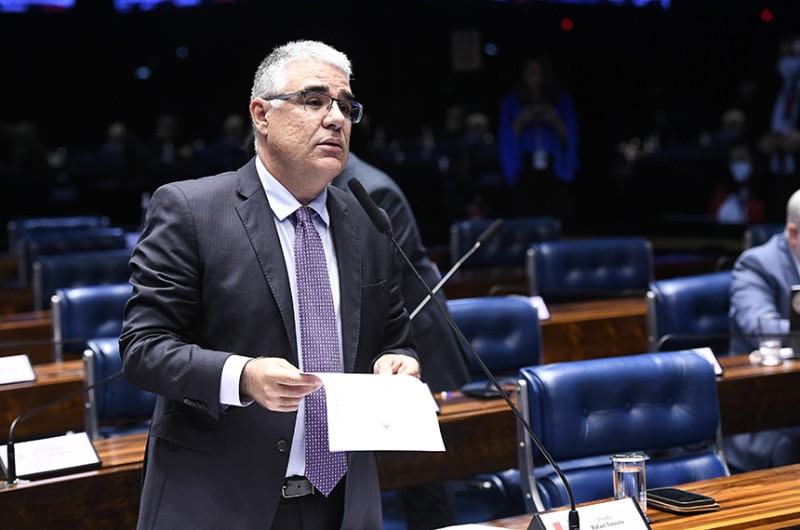 O senador Eduardo Girão afirmou que a lista da Agência Nacional de Saúde Suplementar não exaure todos os procedimentos que devem ser ofertados aos usuários dos planos de saúde. - Jefferson Rudy/Agência Senado