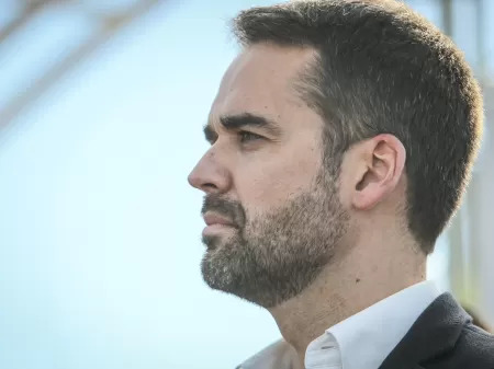 Eduardo Leite recebe 40 mil reais de pensão como ex-governador. Imagem: GABRIEL HAESBAERT/ESTADÃO CONTEÚDO