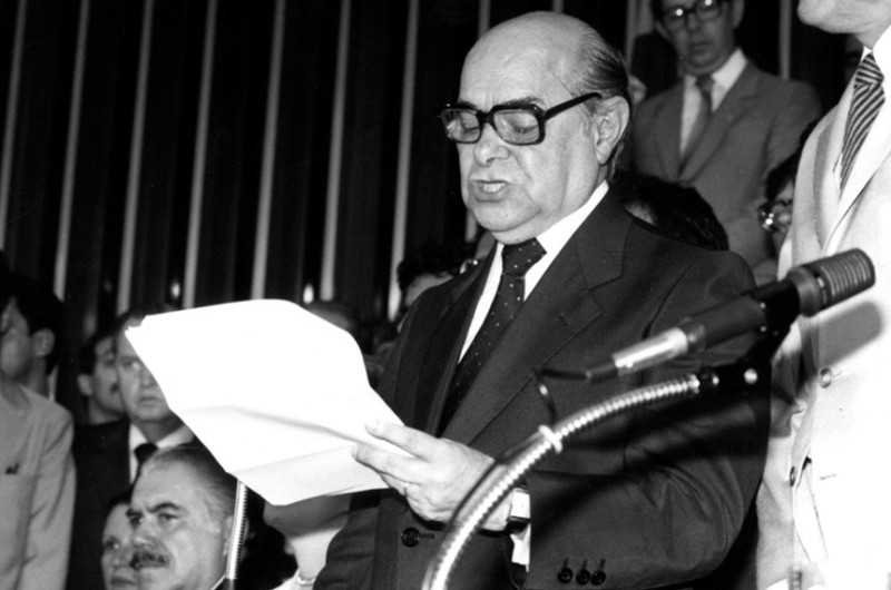Em 1985, Tancredo foi eleito presidente pelo Colégio Eleitoral, mas morreu antes de tomar posse - Agência Senado