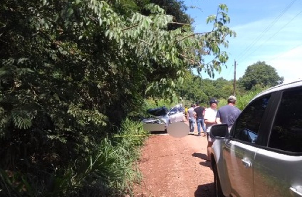 Polícia encontrou corpo de mlher de 31 anos ao lado do carro em Venâncio Aires — Foto: Jeferson Schwingel/ Grupo RVA