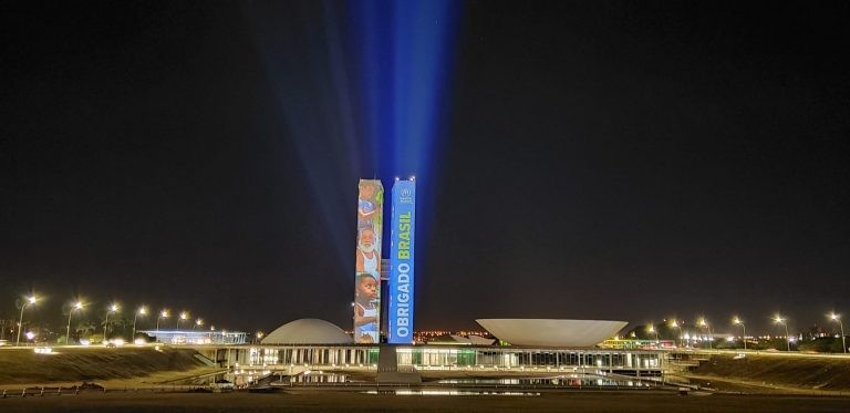 Projeção nas torres do Congresso para celebrar o Dia Mundial do Refugiado - (Foto: Caio d'Arcanchy/Câmara dos Deputados)