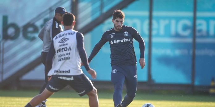 Lucas Silva volta a estar disponível para compor escalação da próxima terça-feira | Foto: LUCAS UEBEL/GREMIO FBPA/CP