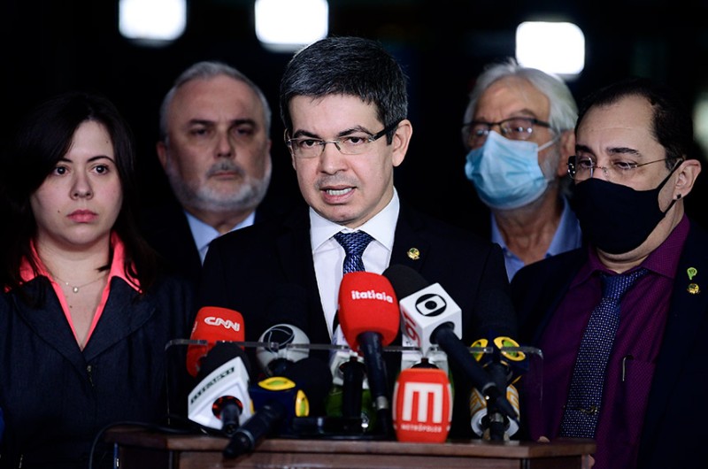 Randolfe concede entrevista entre a deputada Sâmia Bonfim, Jean Paul Prates, o deputado Ivan Valente e Jorge Kajuru