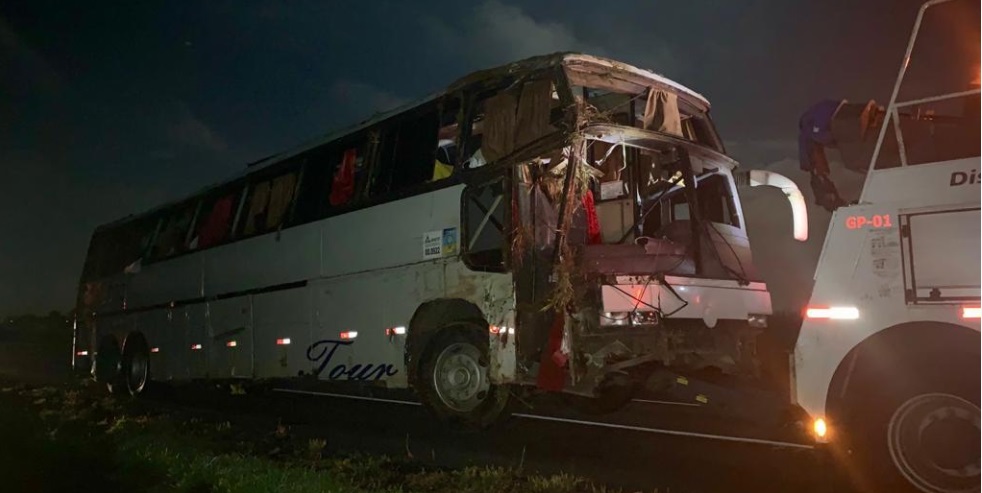Motoristas fizeram teste com etilômetro: resultado negativo para ambos. | Foto: Alina Souza