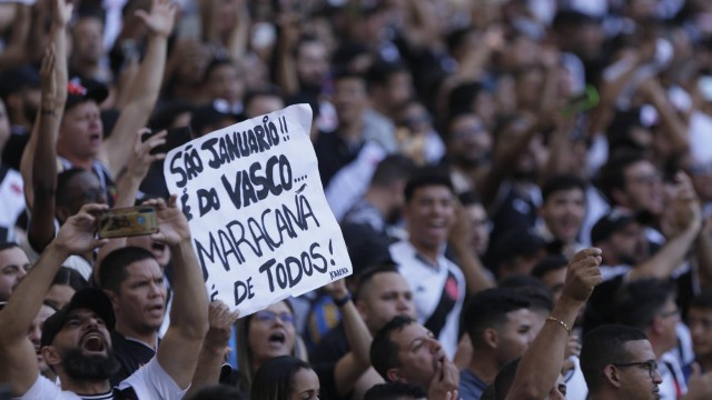 Torcida do Vasco compra briga do clube pelo direito de jogar no Maracanã Foto: MARCELO THEOBALD / Agência O Globo