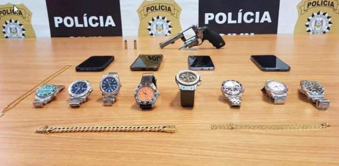 Oito relógios foram recuperados com três presos | Foto: PC / Divulgação / CP