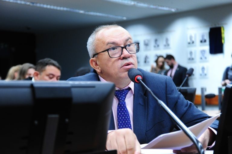 Deputado Paulo Guedes recomendou a aprovação dos projetos apensados - (Foto: Billy Boss/Câmara dos Deputados)