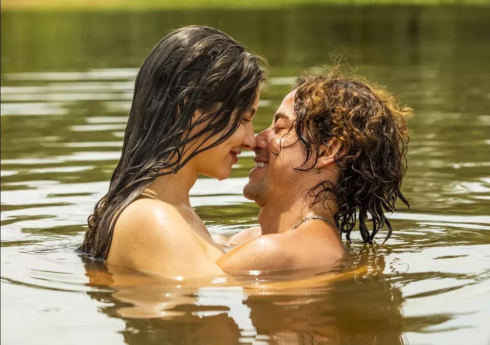 Jove (Jesuíta Barbosa) e Juma (Alanis Guillen) vão transar em 'Pantanal' — Foto: João Miguel Júnior/Globo