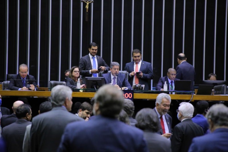 Deputados aprovaram proposta com mudanças em relação ao texto do Senado, que agora vai avaliar as alterações - Michel Jesus/Agência Câmara