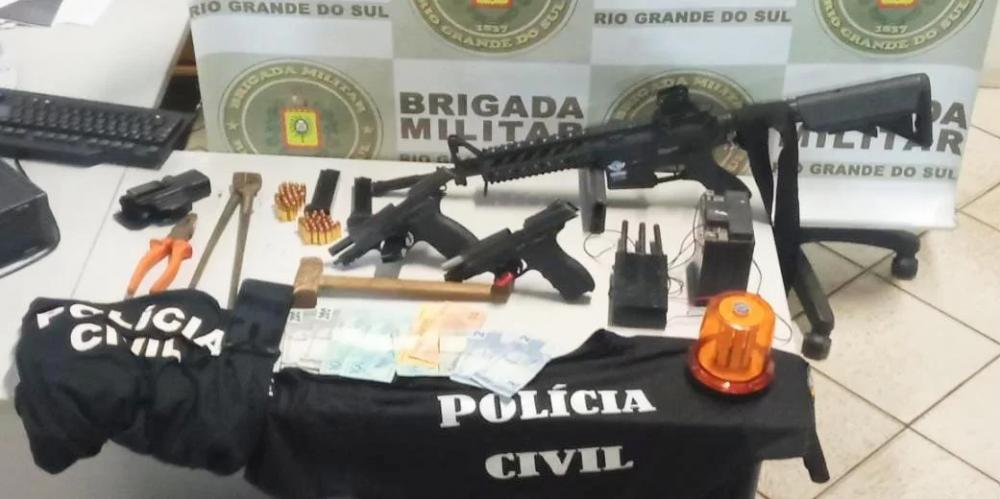 Houve apreensão de armas, munições e outros objetos | Foto: BM / Divulgação / CP