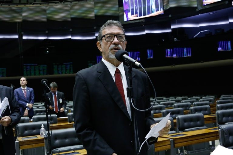 Deputado Afonso Florence solicitou a homenagem - (Foto: Elaine Menke/Câmara dos Deputados)