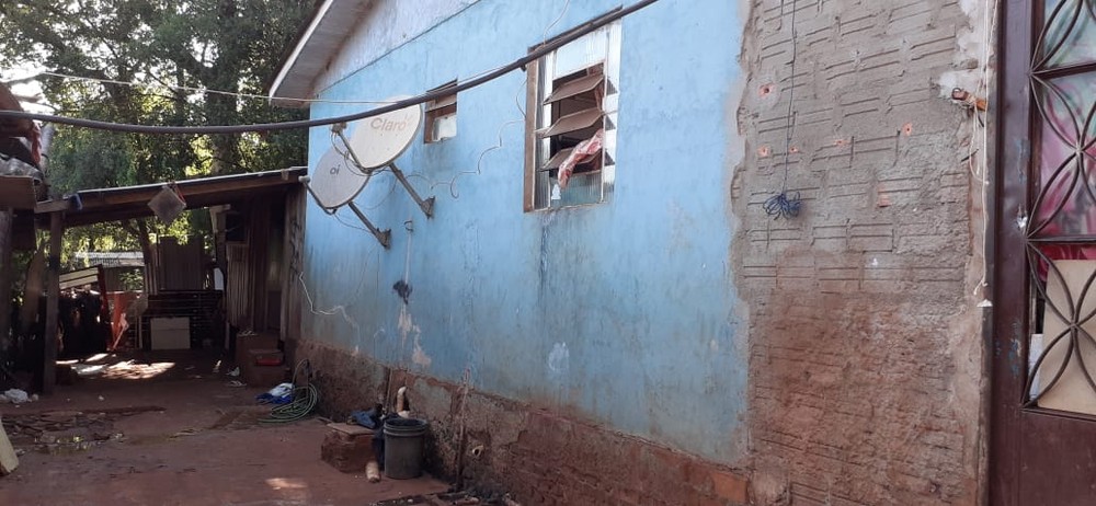 Homem, de 33 anos, estava na casa que foi invadida por grupo armado — Foto: Leonardo Carlini/Jornal da Manhã