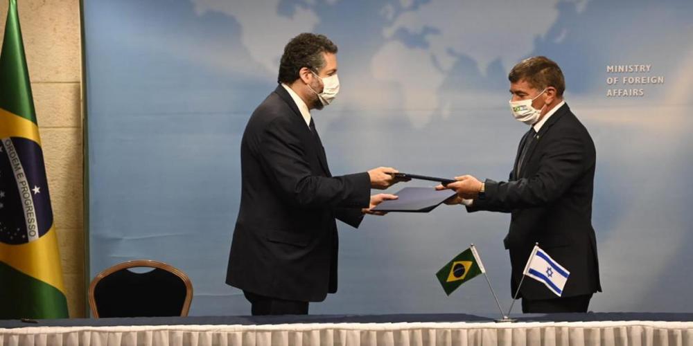 A postura da comitiva brasileira em relação ao uso do equipamento chamou a atenção desde o momento do embarque do grupo no Brasil e no desembarque em solo israelense | Foto: Divulgação / CP