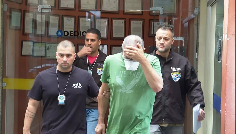 Cônsul Uwe Herbert Hahn é tranferido para presídio na Zona Norte do Rio — Foto: Betinho Casas Novas / TV Globo
