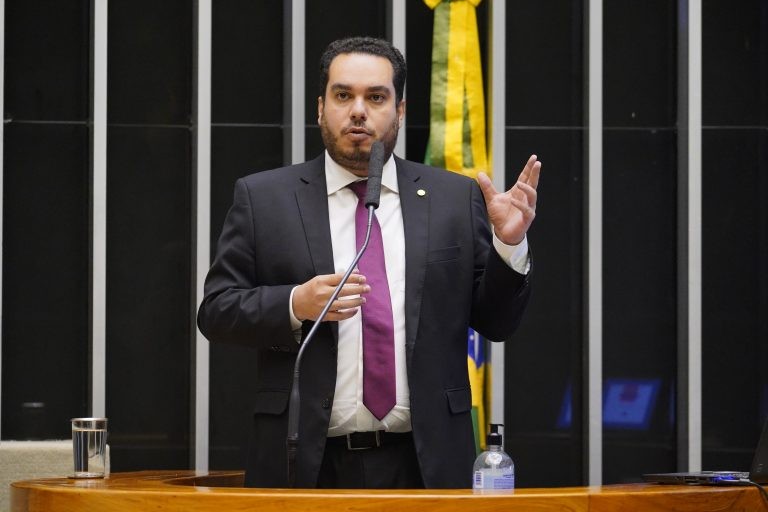 Paulo Eduardo Martins: medida busca mitigar efeitos da crise econômica - (Foto: Pablo Valadares/Câmara dos Deputados)