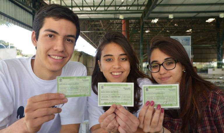 Só em abril, 991.415 jovens entraram com o pedido de título de eleitor - (Foto: Wilson Dias/Agência Brasil)