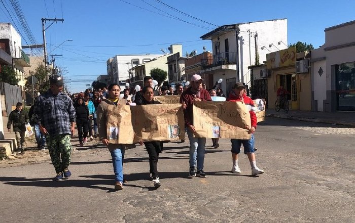 Dezenas de pessoas foram para as ruas de São Gabriel pedir justiça pela morte de Gabriel Cavalheiro, 18 anos Jonas Campos / RBSTV