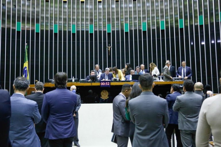Deputados analisam propostas em Plenário - (Foto: Elaine Menke/Câmara do Deputados)
