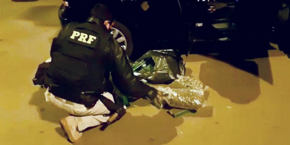 Morador de Canoas, o motorista do carro foi preso em flagrante com os entorpecentes | Foto: PRF / Divulgação / CP