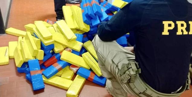 Entorpecente seria suficiente para produzir quase meio milhão de cigarros | Foto: PRF / Divulgação / CP