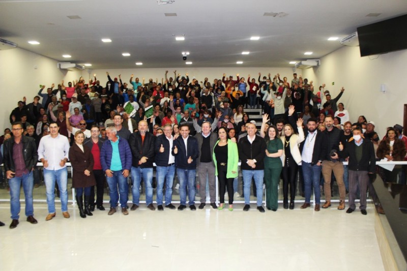 Prefeitura de Ibaiti e Cohapar regularizam imóveis sem registro de 294 famílias do Bom Pastor, Jardim Nova Esperança e Vinte e Cinco