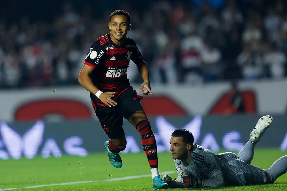 Lázaro comemora um dos gols marcados pelo Flamengo — Foto: Divulgação: Gilvan de Souza/Flamengo