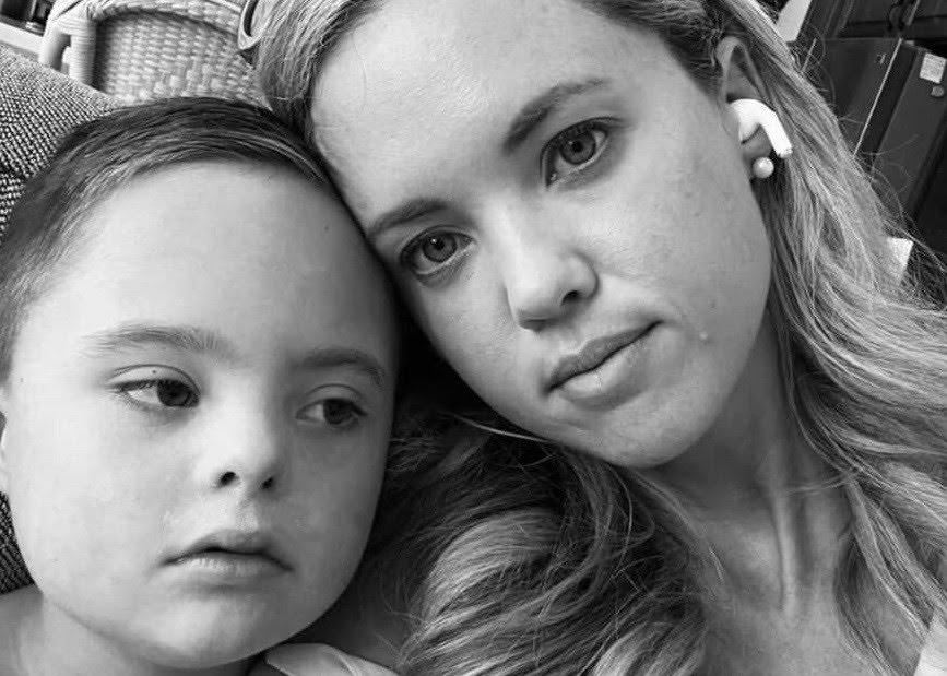 JILLIAN E O FILHO, ANDERSON (FOTO: REPRODUÇÃO/ LOVE WHAT MATTERS)