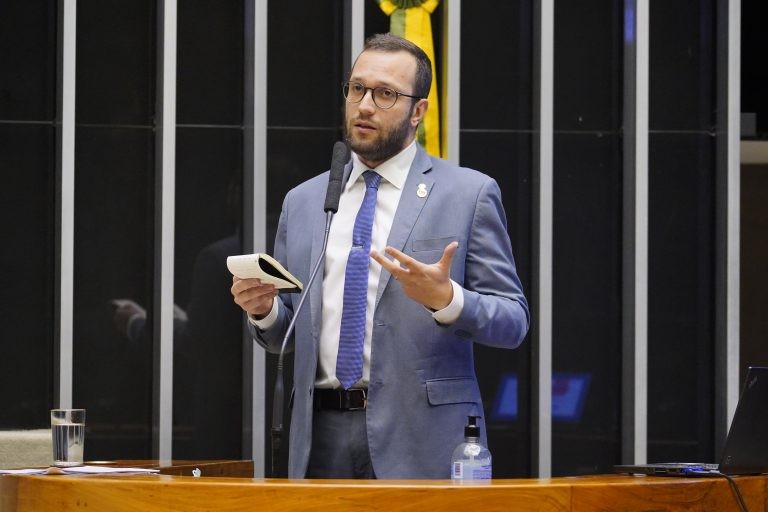 O autor da proposta, deputado Filipe Barros - (Foto: Pablo Valadares/Câmara dos Deputados)