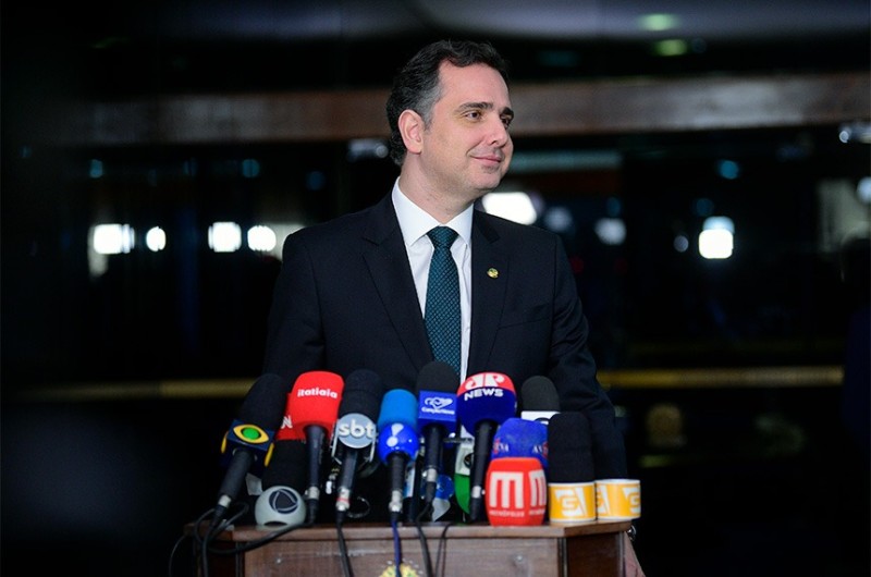 Rodrigo Pacheco disse que conversou com o ministro da Economia, Paulo Guedes sobre os projetos que podem viabilizar o pagamento do piso salarial dos enfermeiros. - Pedro França/Agência Senado