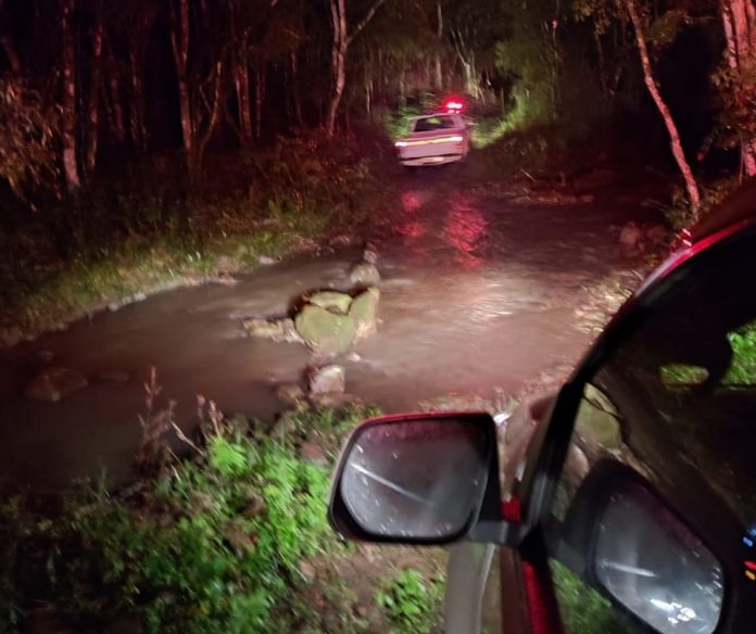 Imagem mostra Polícia se deslocando ao local do crime (Foto: Polícia Civil / Divulgação)
