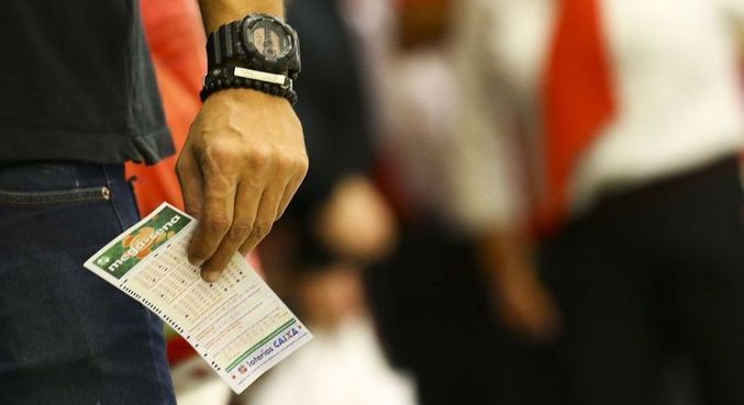 Aposta simples da Mega-Sena custa R$ 4,50. Foto: Marcelo Camargo/Agência Brasil