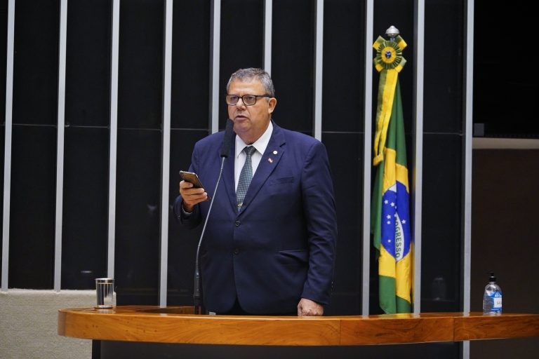 O autor da proposta, deputado Coronel Armando - (Foto: Pablo Valadares/Câmara dos Deputados)