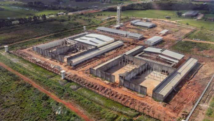 Ranolfo sobrevoou as obras da Penitenciária Estadual de Guaíba, que terá 672 vagas para apenados - Foto: Grégori Bertó / Palácio Piratini